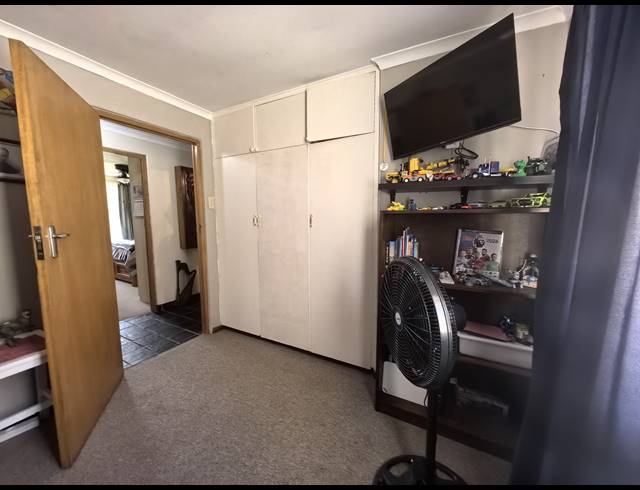 5 BEDROOM HOUSE FOR SALE IN FRAAIUITSIG